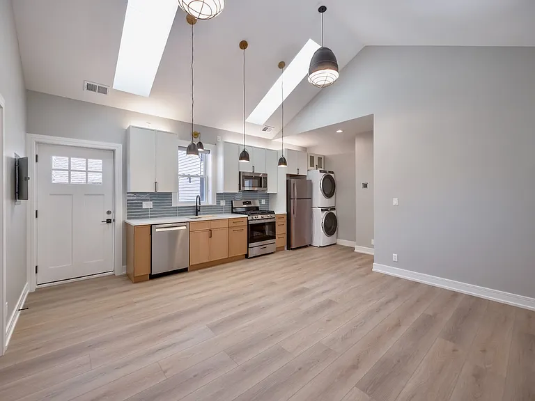 1809 S Laflin St #2R — Photo 2