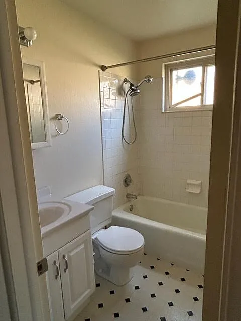 2 bed, 1.5 bath, 1440 sqft, $1,300 — Photo 3