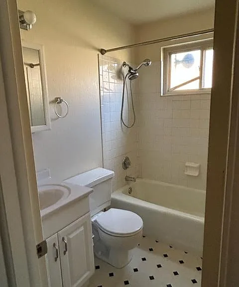 Lower level full bath.