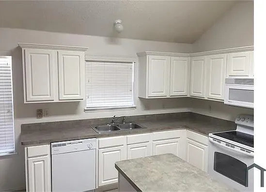 318 Dakota Dr — Photo 7