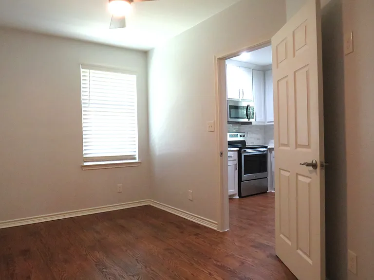 818 Thomas St #1 — Photo 4