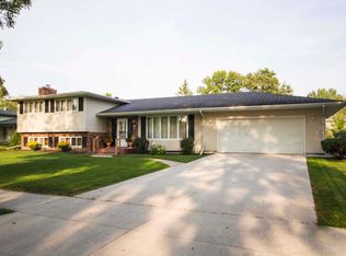 2520 9th St S, Fargo, ND 58103