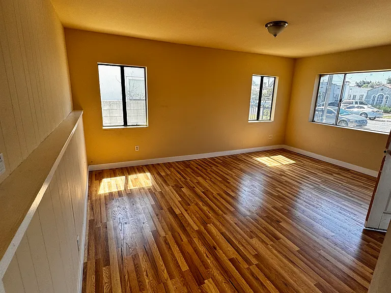 2653 Flower St — Photo 3