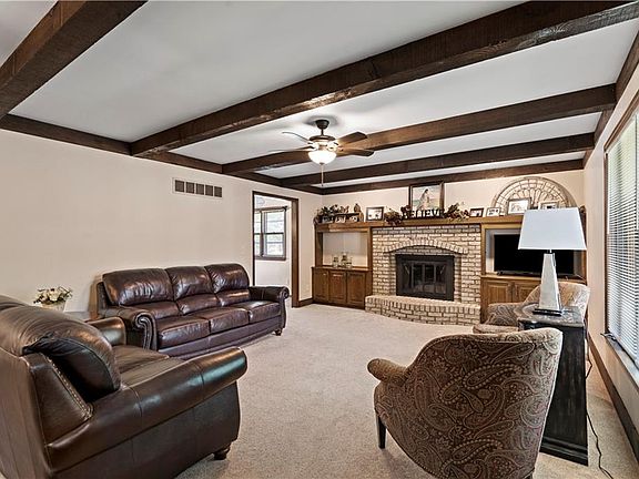 4th image of 1504 NE Continental Cir