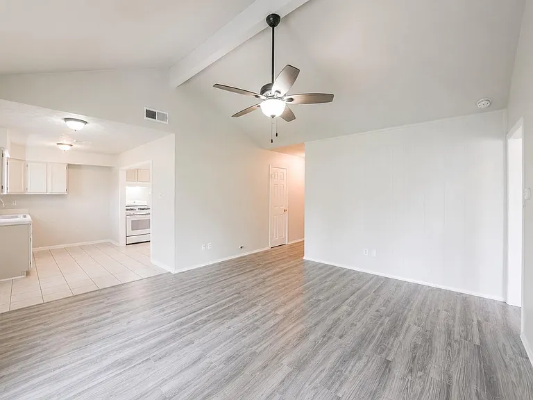 5514 Vickita Dr — Photo 10