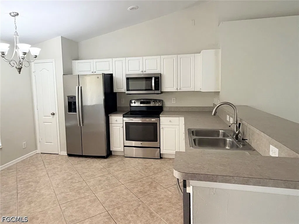 3 bed, 2.0 bath, 1272 sqft, $1,750 — Photo 4
