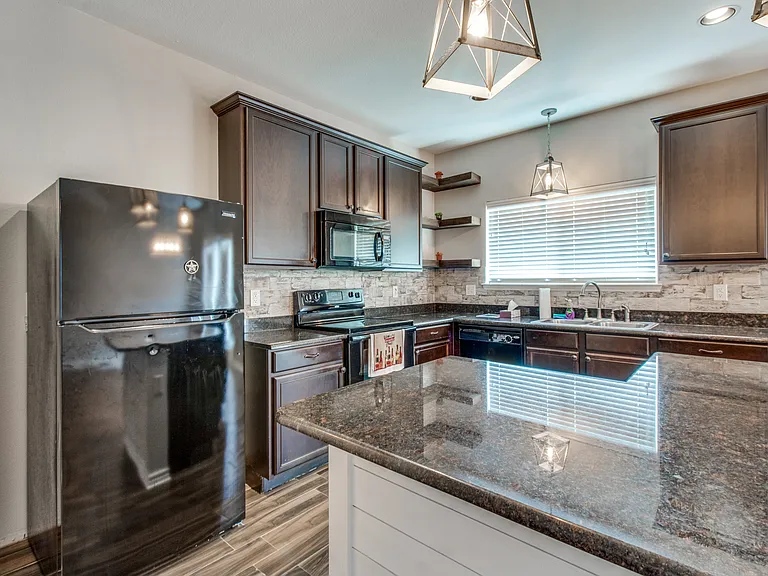2038 Allyson Dr — Photo 4
