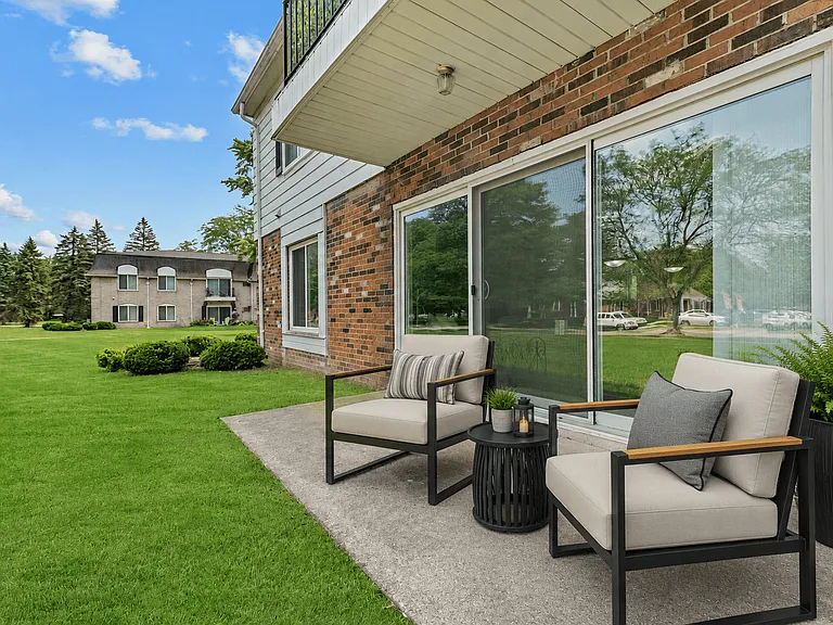 Apple Ridge Apartments - Livonia, MI — Photo 14