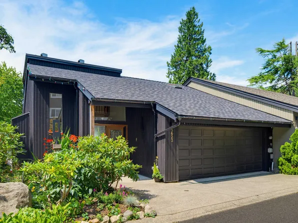 5623 Eagle Ct, North Vancouver, BC V7R 4V4
