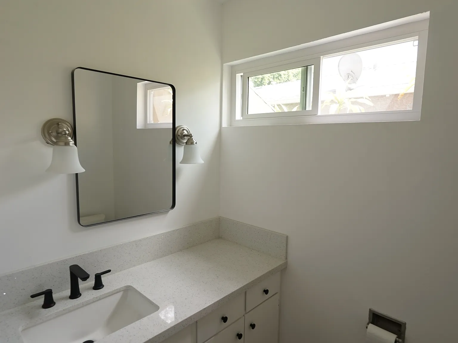 3 bed, 2.5 bath, 1670 sqft, $4,000 — Photo 1