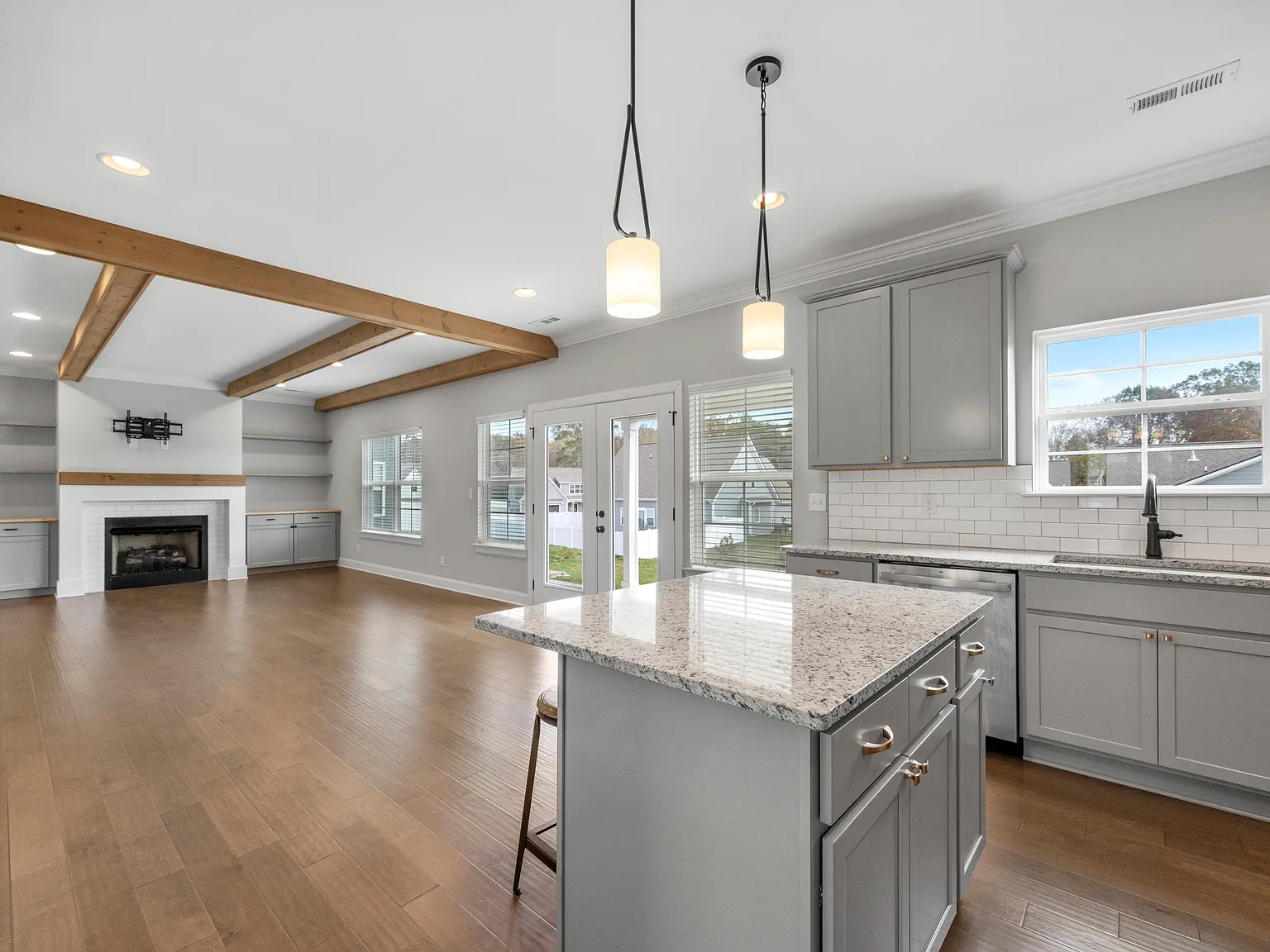 4 bed, 2.5 bath, 2212 sqft, $2,750 — Photo 4