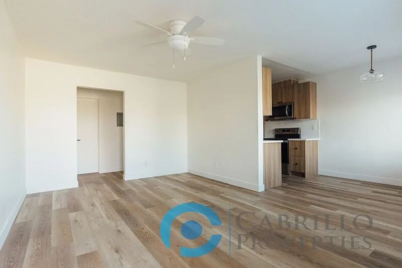 Building Photo - 3837 1st Ave #7