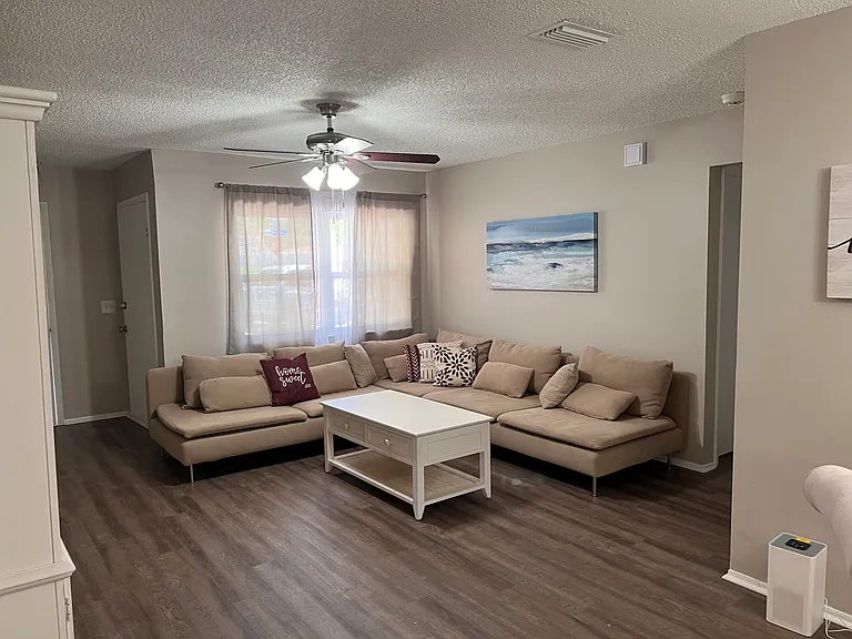 2814 Mary Sue St — Photo 2