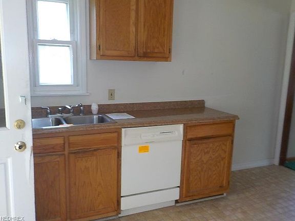 5th image of 18401 Ferncliffe Ave