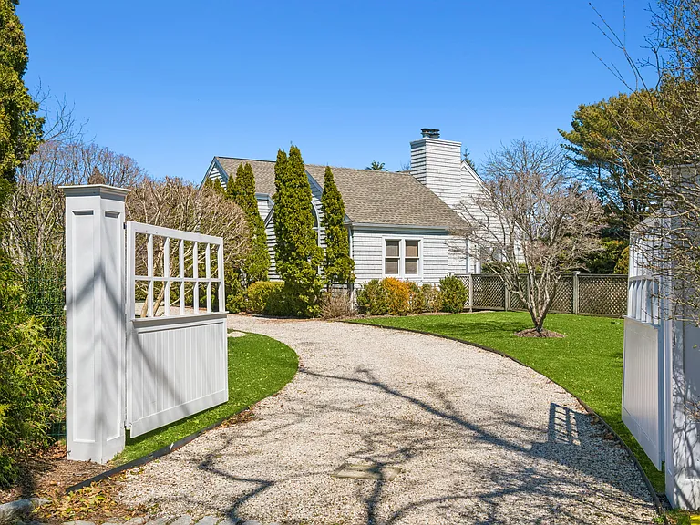 Bishops Ln — Photo 4