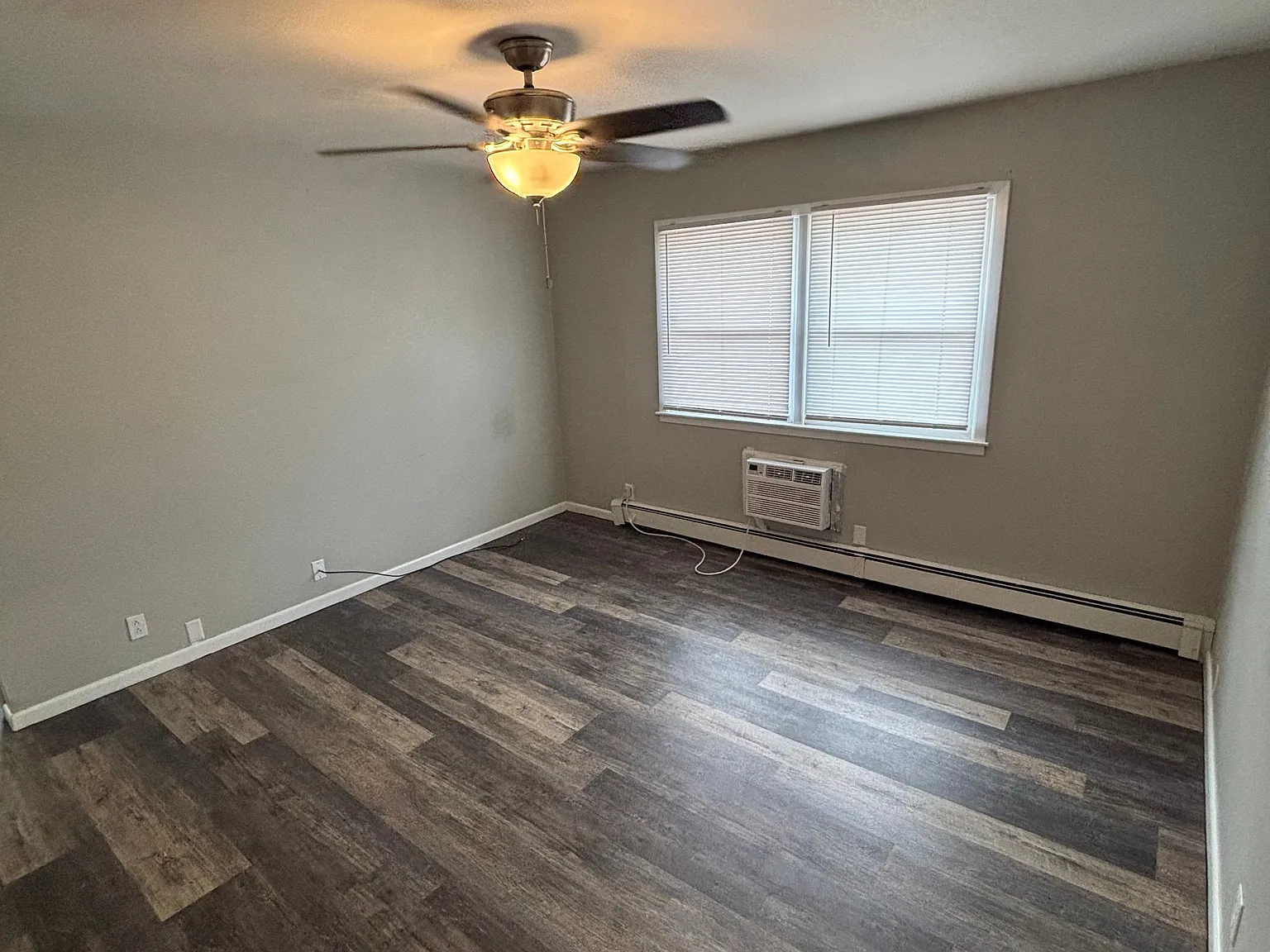 2 bed, 1.0 bath, 650 sqft, $775 — Photo 2