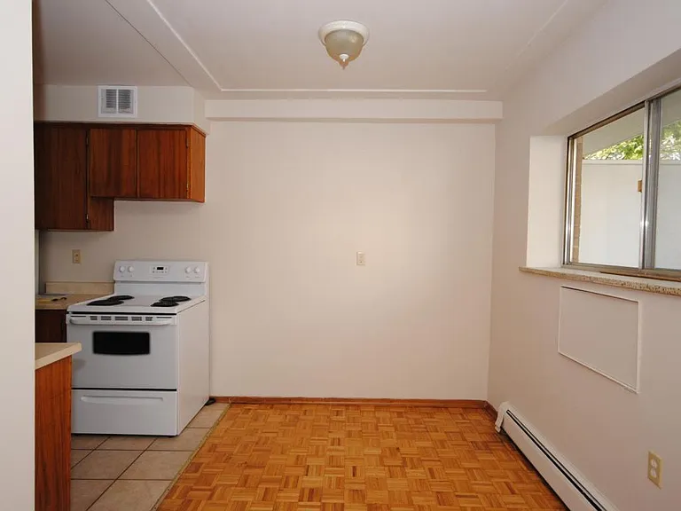 1200 Fennell Ave E — Photo 6