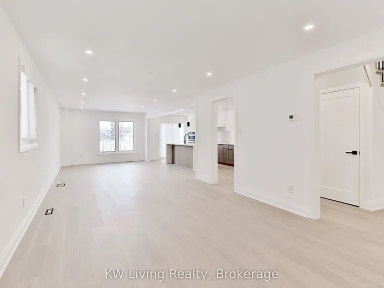 105 Chloe Cres — Photo 6