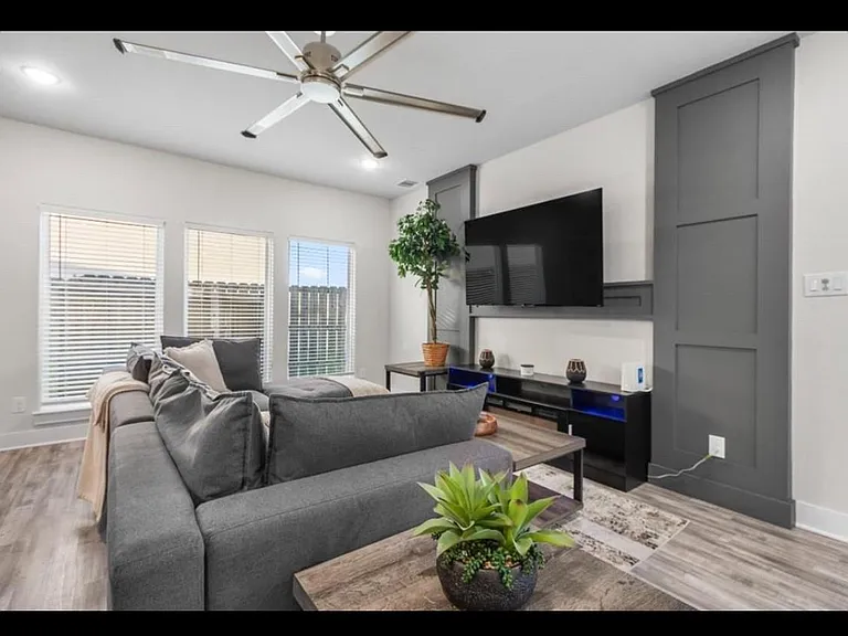 4681 Bellfort St #B — Photo 2
