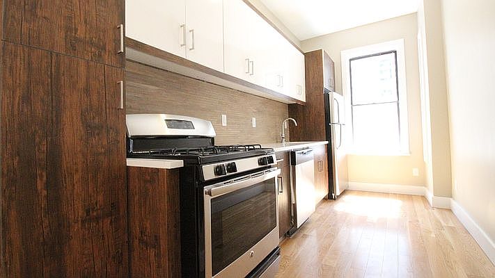 1st image of 380 Saint Johns Pl APT 2R
