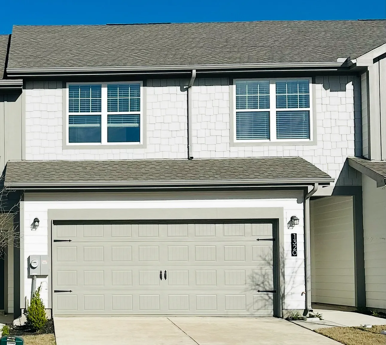 3 bed, 2.5 bath, 1860 sqft, $2,099 — Photo 1