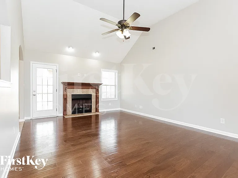 1458 Raven Rd — Photo 2