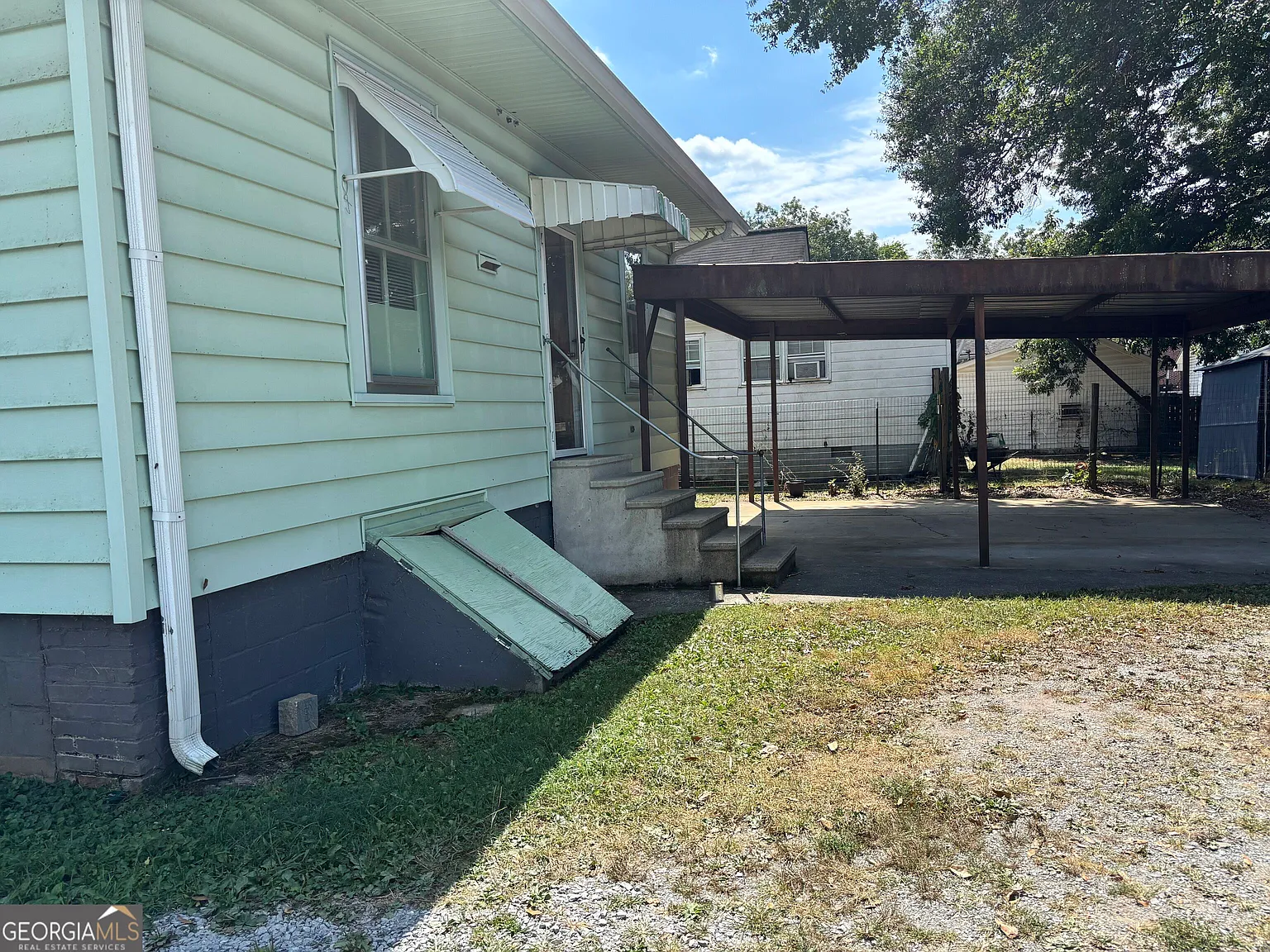 2 bed, 1.0 bath, 1152 sqft, $1,100 — Photo 2
