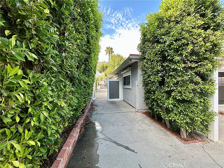 3132 Estado St — Photo 33
