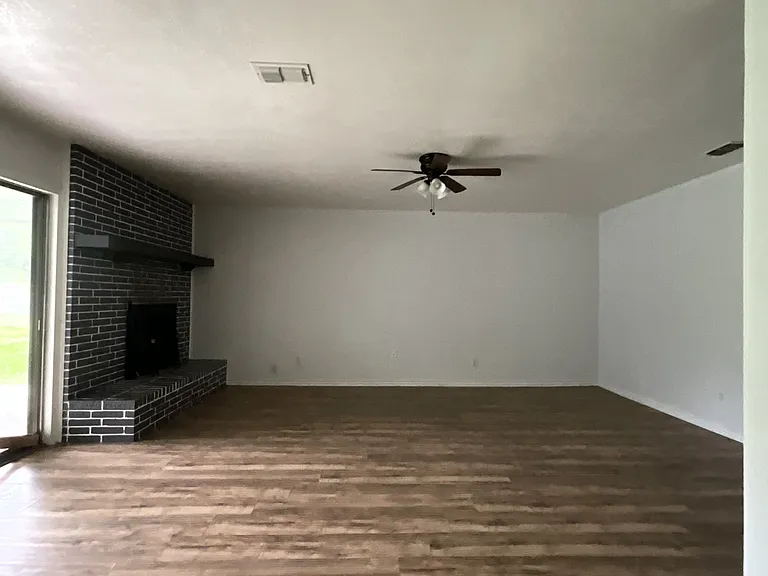 900 W State Highway 243 — Photo 10
