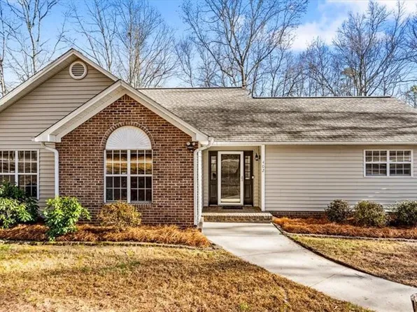 402 Shadybrook Rd, High Point, NC 27265