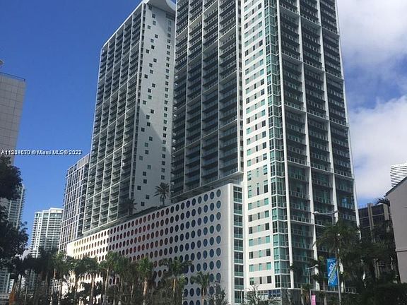 3rd image of 500 Brickell Ave APT 2801