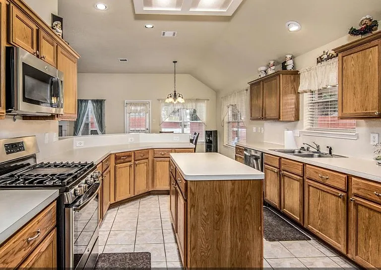 21546 Forest Colony Dr — Photo 2