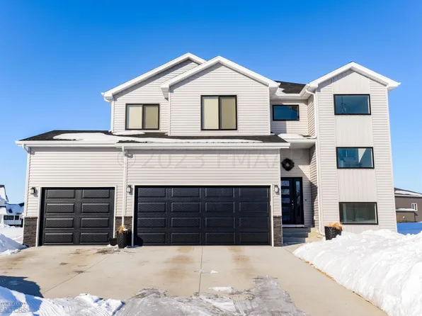 7231 14th St S, Fargo, ND 58104