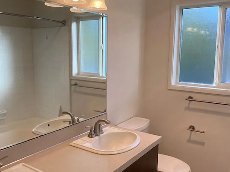 Southgate Apartments — Photo 15