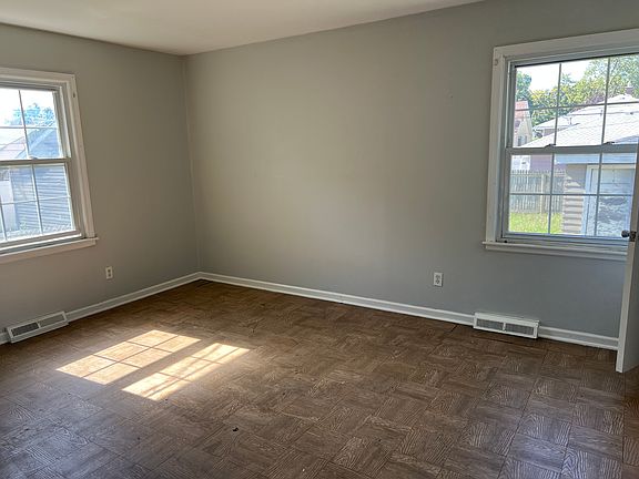 5th image of 7300 Marshall Ave