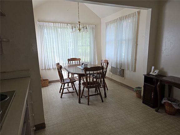 4th image of 33 S Wheaton Rd
