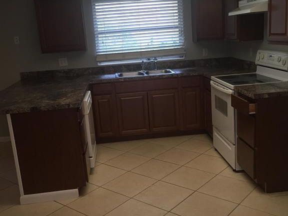 4th image of 2641 Driftwood Dr