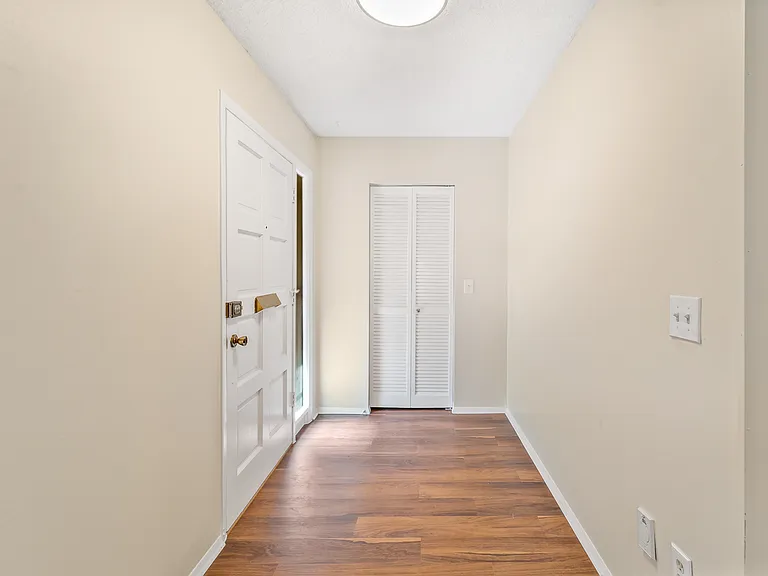 331 Greencastle Dr — Photo 5