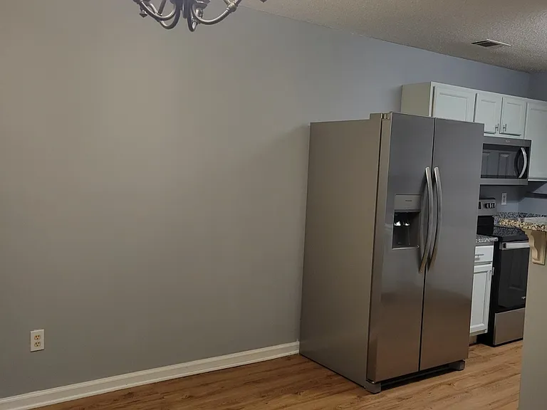 Dining room to kitchen