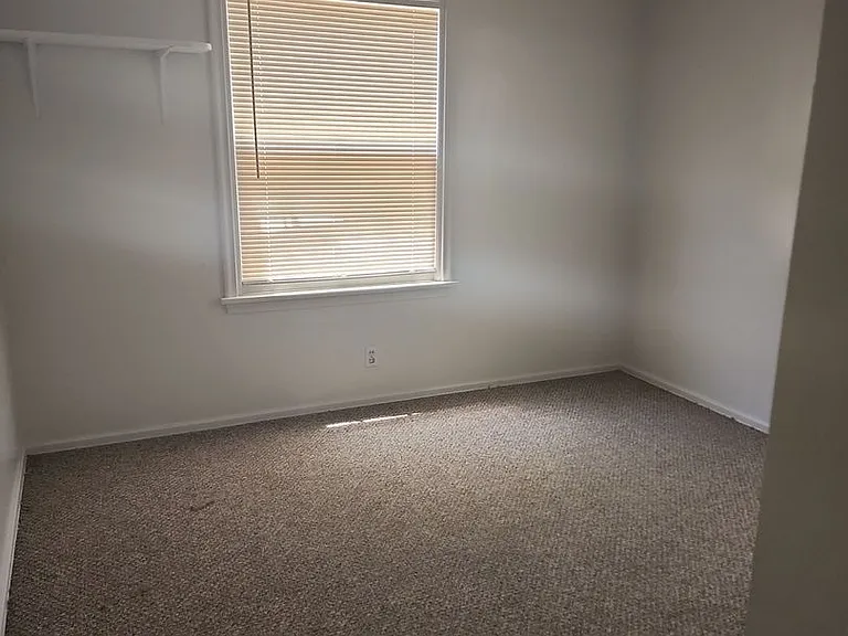 107 N 200 E — Photo 6