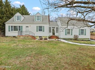 88 Oak Hill Rd, Red Bank, NJ 07701