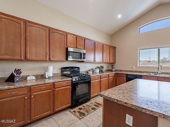 3rd image of 861 W Calle Barbitas