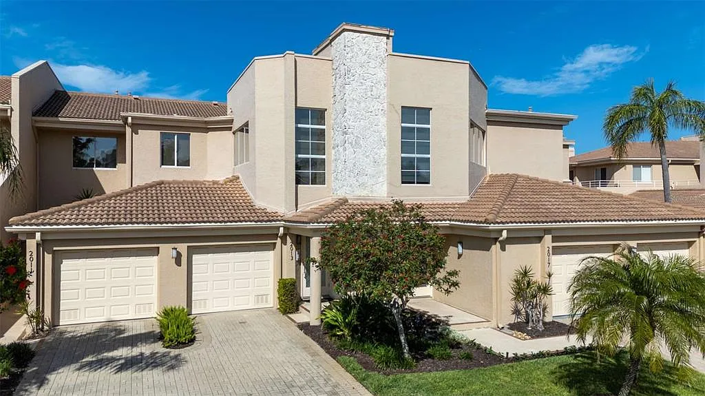 2 bed, 2.5 bath, 2369 sqft, $6,950 — Photo 1