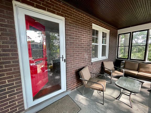 3rd image of 1221 E End Ave