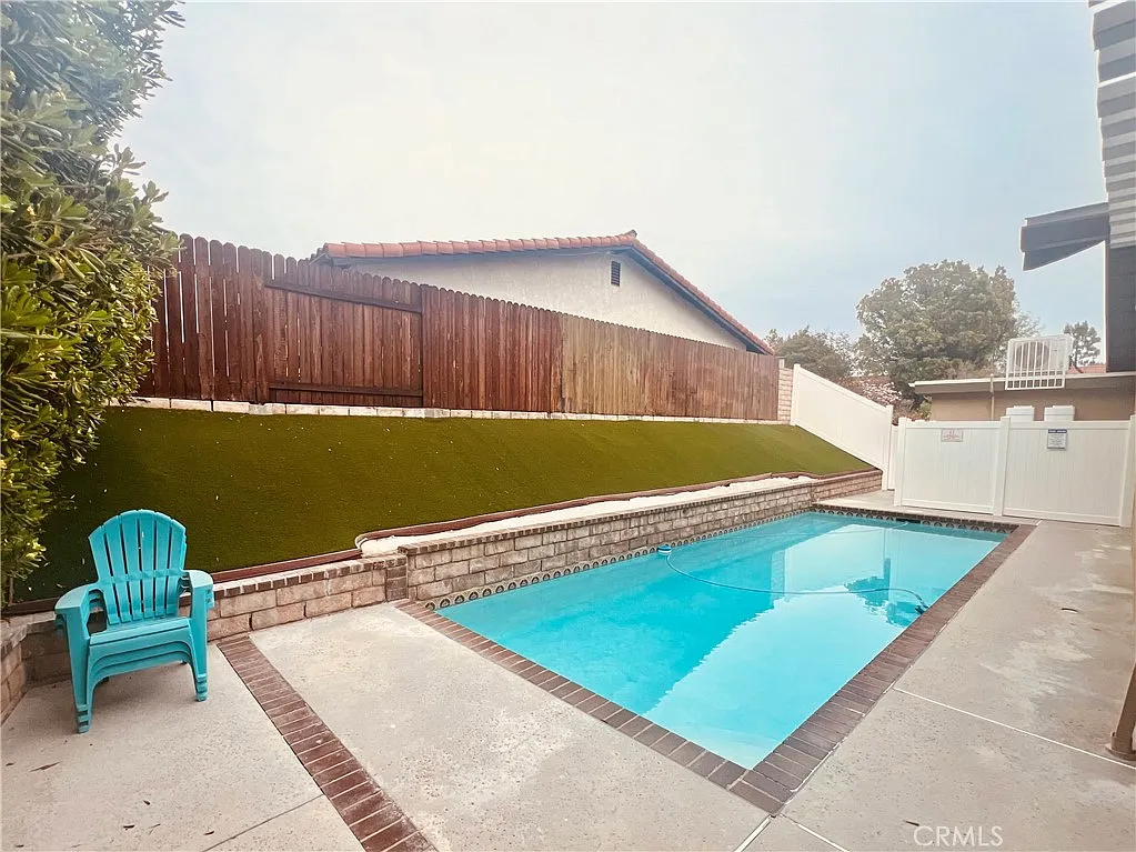 4 bed, 1956 sqft, $6,295 — Photo 2