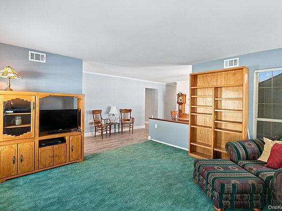 4th image of 475 Stratford Lane