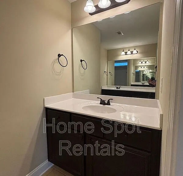 4811 Lost Creek Dr — Photo 13