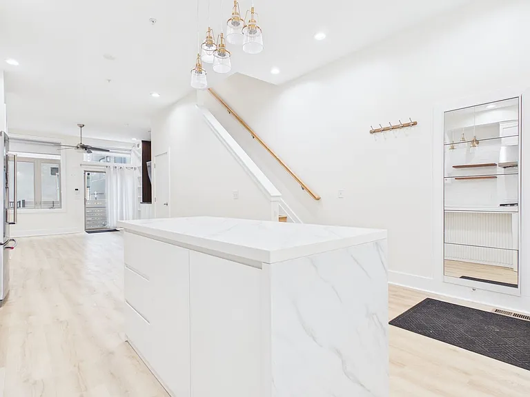 1129 N Hope St — Photo 10