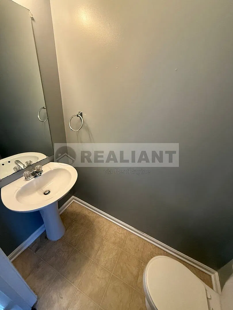 2 bed, 2.5 bath, 1080 sqft, $1,295 — Photo 3