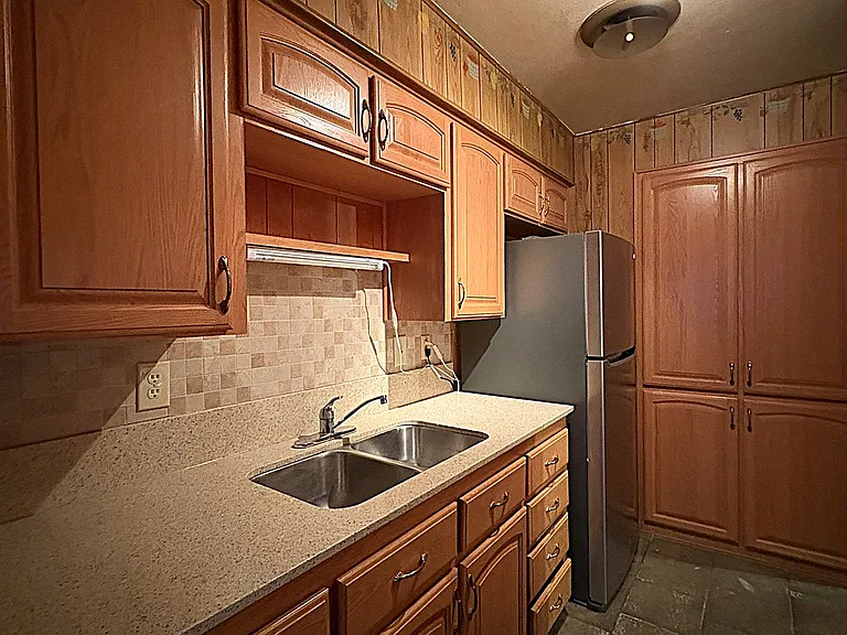 1313 Elia St — Photo 9